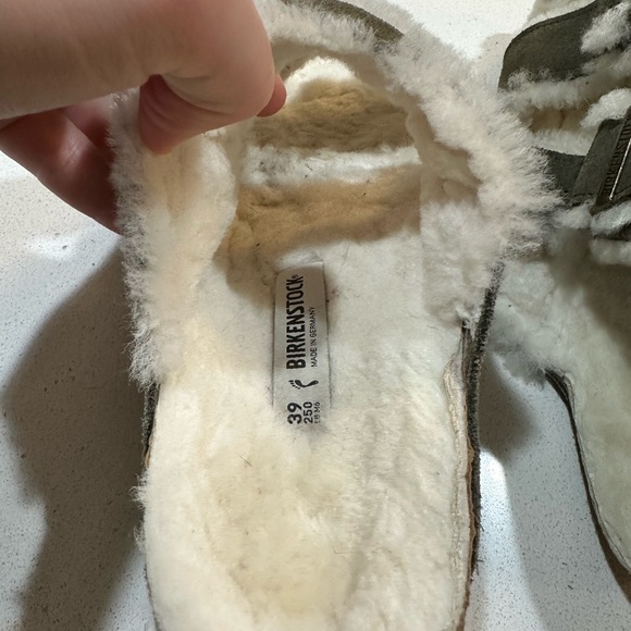 Olive green, size 39 (US 9), Arizona Birkenstock, fuzzy sandals - Picture 5 of 6